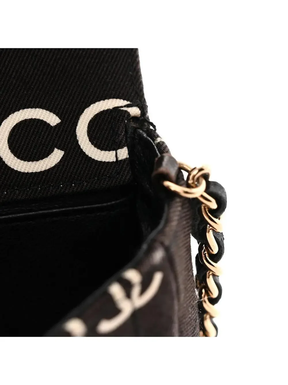 CHANEL indulge timeless